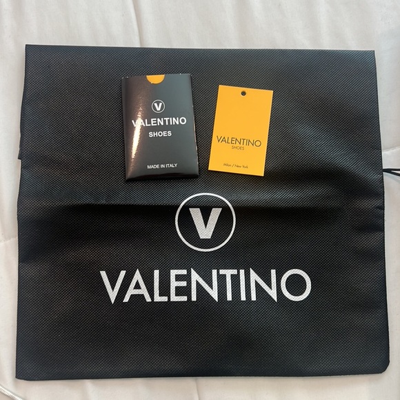 Valentino Slides - Picture 5 of 5